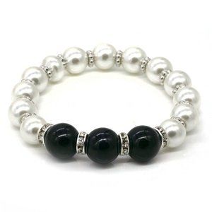 Pearl bracelet with Black beads and Rhinestones. OS.